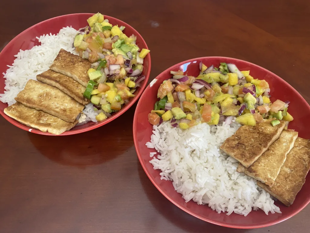 arroz con tofu y mango